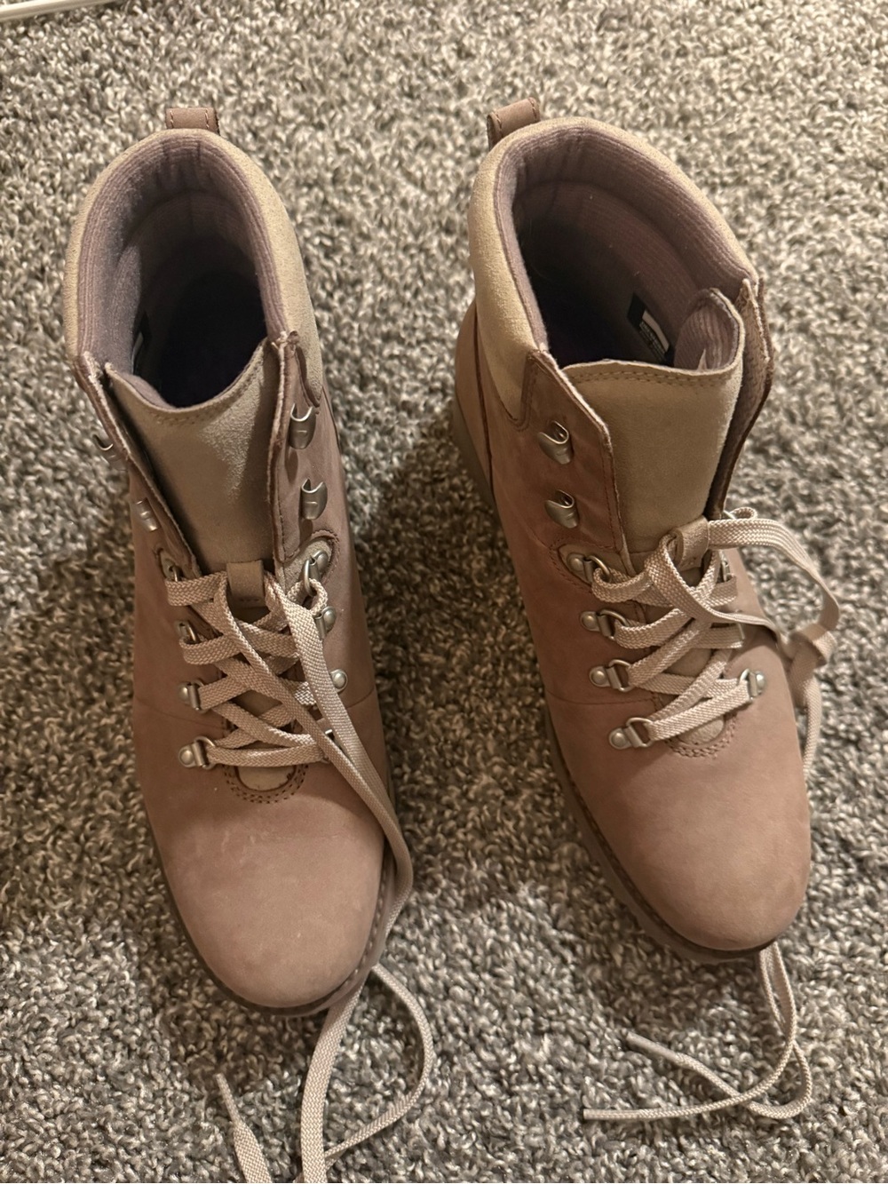 Women like new timberland hiking boots
